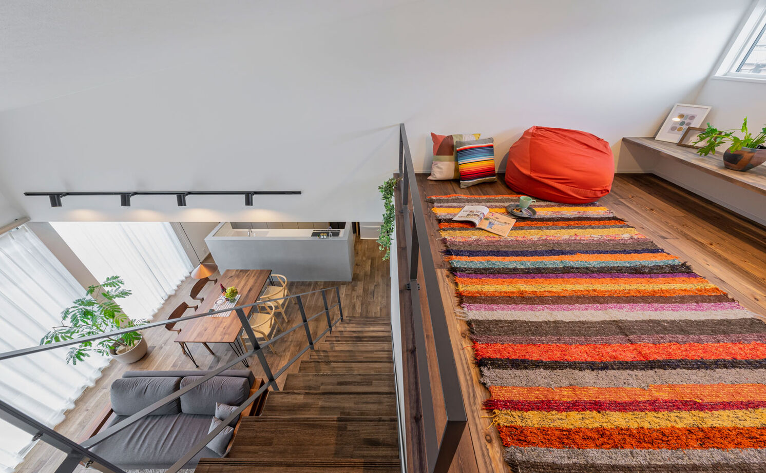 グランハウス 一級建築士事務所 【2000万円台/平屋/間取り図/注文住宅】グレイッシュカラーが映えるシックな平屋。ロフトと2つの庭で開放感の建築実例画像6