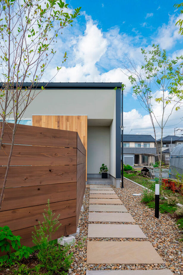 グランハウス 一級建築士事務所 【2000万円台/平屋/間取り図/注文住宅】グレイッシュカラーが映えるシックな平屋。ロフトと2つの庭で開放感の建築実例画像8