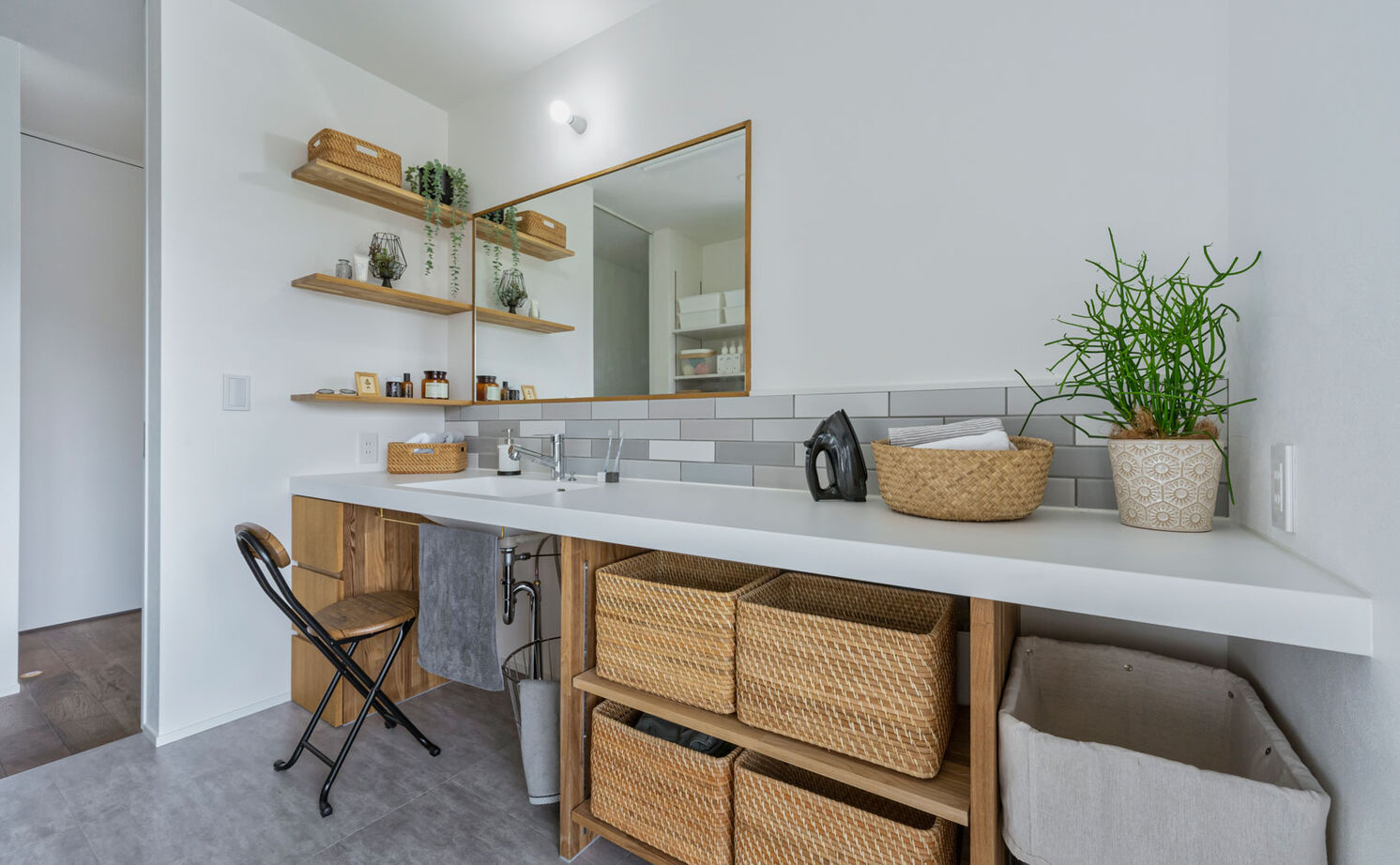 グランハウス 一級建築士事務所 【2000万円台/平屋/間取り図/注文住宅】グレイッシュカラーが映えるシックな平屋。ロフトと2つの庭で開放感の建築実例画像11