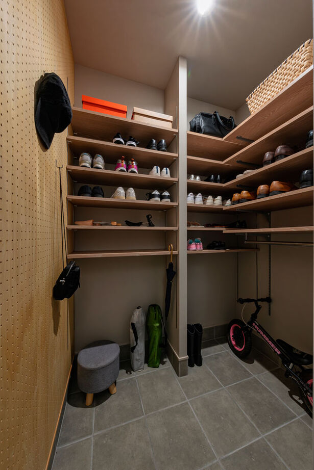 グランハウス 一級建築士事務所 【平屋/中庭/3LDK/間取り図】マテリアルの質感が彩る、ホテルライクな平屋。バーベキューテラスで寛ぐ休日の建築実例画像14