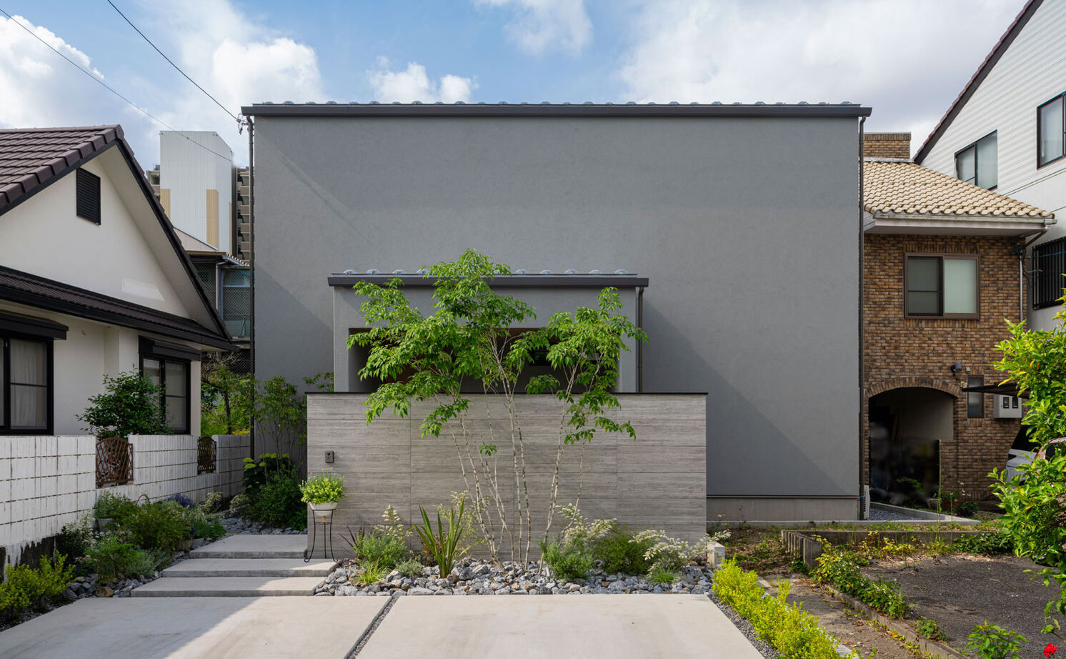 グランハウス 一級建築士事務所 【2000万円台/2階リビング/37坪】2階に上がるとヴィラの寛ぎ感！技ありの窓から、爽やかな光が広がる家の建築実例画像2