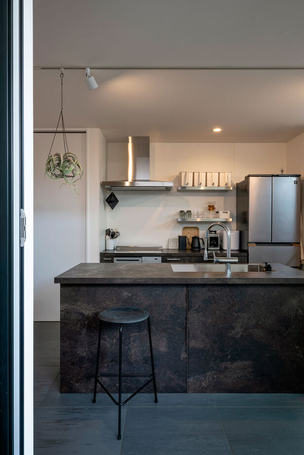 グランハウス 一級建築士事務所 【2000万円台/2階リビング/37坪】2階に上がるとヴィラの寛ぎ感！技ありの窓から、爽やかな光が広がる家の建築実例画像6