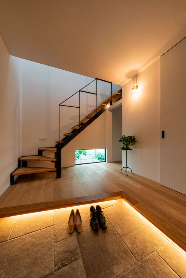 グランハウス 一級建築士事務所 【2000万円台/2階リビング/37坪】2階に上がるとヴィラの寛ぎ感！技ありの窓から、爽やかな光が広がる家の建築実例画像8