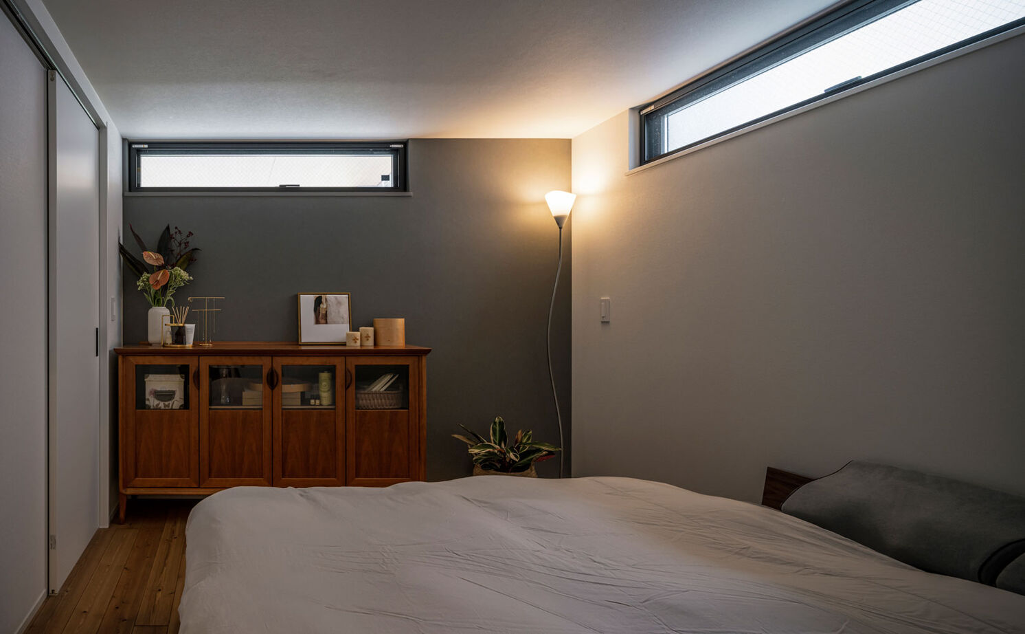 グランハウス 一級建築士事務所 【2000万円台/2階リビング/37坪】2階に上がるとヴィラの寛ぎ感！技ありの窓から、爽やかな光が広がる家の建築実例画像9