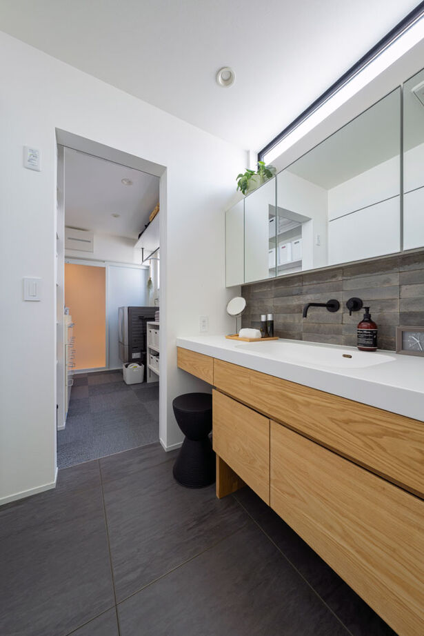 グランハウス 一級建築士事務所 【2000万円台/2階リビング/37坪】2階に上がるとヴィラの寛ぎ感！技ありの窓から、爽やかな光が広がる家の建築実例画像10