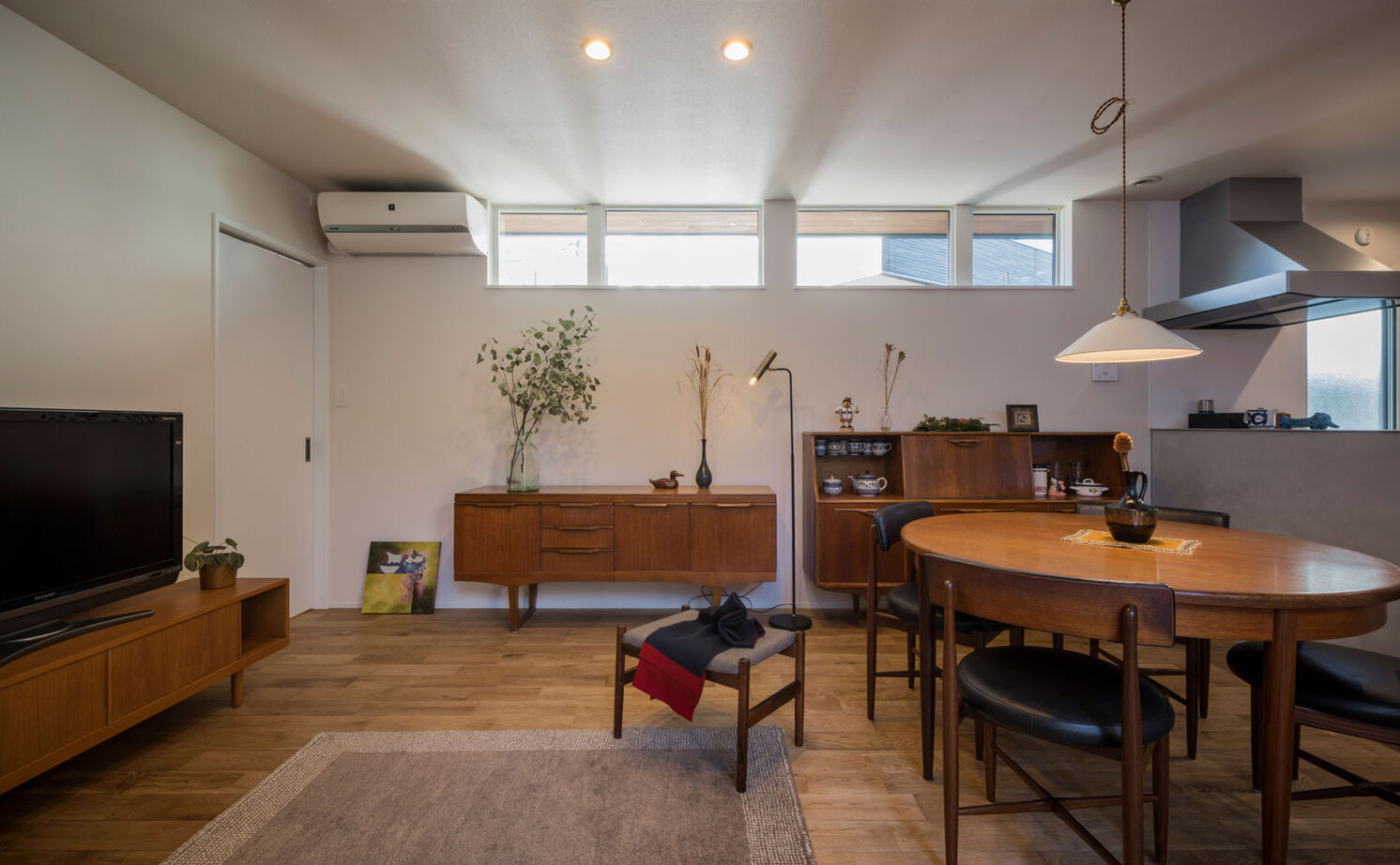 グランハウス 一級建築士事務所 【1000万円台/平屋/コの字/20坪台/間取り図】アンティーク家具が似合う平屋。和の坪庭を愛でて、旅の風情の建築実例画像4