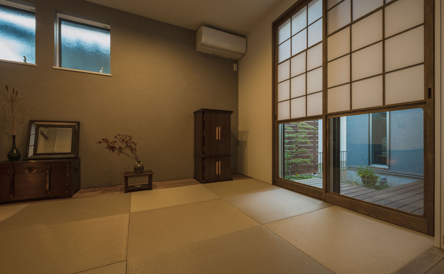 グランハウス 一級建築士事務所 【1000万円台/平屋/コの字/20坪台/間取り図】アンティーク家具が似合う平屋。和の坪庭を愛でて、旅の風情の建築実例画像6