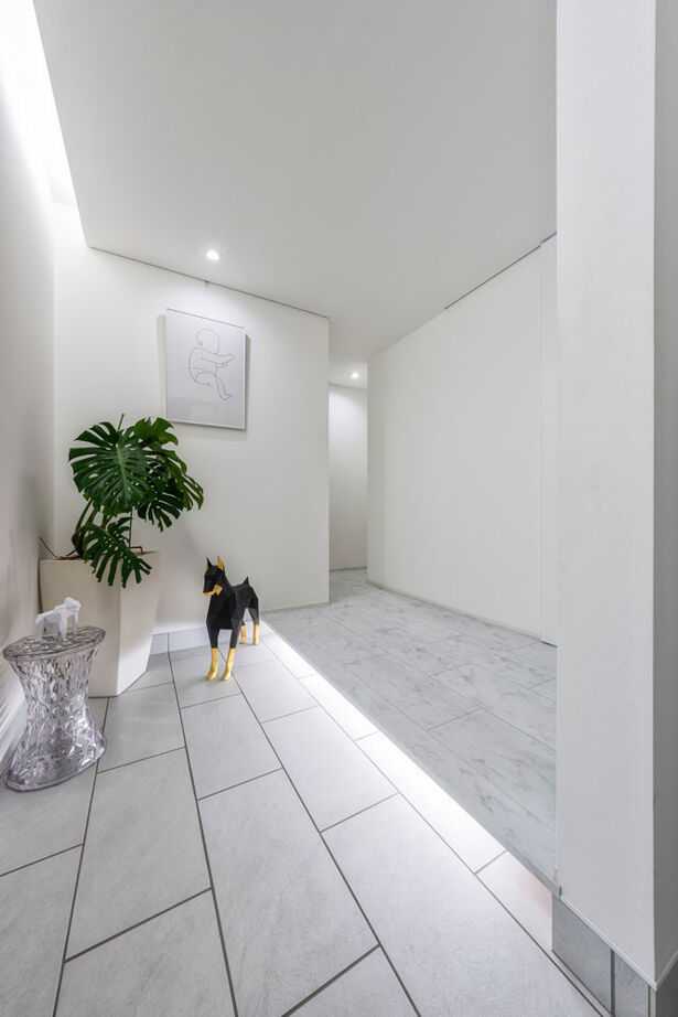 グランハウス 一級建築士事務所 【2000万円台/平屋/特注キッチン/40坪台/間取り図】白が輝くホテルライクな平屋。中庭で仲間とOFFタイムの建築実例画像7