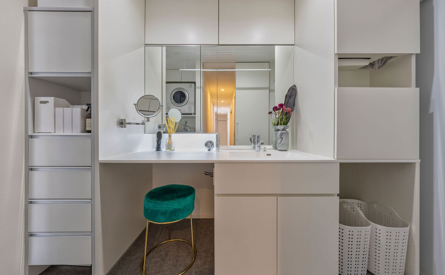 グランハウス 一級建築士事務所 【2000万円台/平屋/特注キッチン/40坪台/間取り図】白が輝くホテルライクな平屋。中庭で仲間とOFFタイムの建築実例画像8