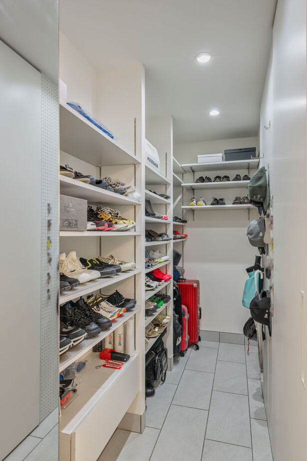 グランハウス 一級建築士事務所 【2000万円台/平屋/特注キッチン/40坪台/間取り図】白が輝くホテルライクな平屋。中庭で仲間とOFFタイムの建築実例画像9