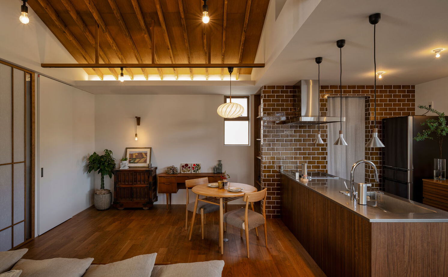 グランハウス 一級建築士事務所 【2000万円台/2階リビング/30坪台/間取り図】ノスタルジーを愉しむ家。眺望とミッドセンチュリーの趣に感嘆の建築実例画像2