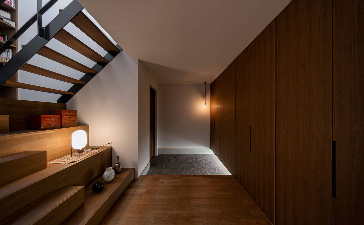 グランハウス 一級建築士事務所 【2000万円台/2階リビング/30坪台/間取り図】ノスタルジーを愉しむ家。眺望とミッドセンチュリーの趣に感嘆の建築実例画像4