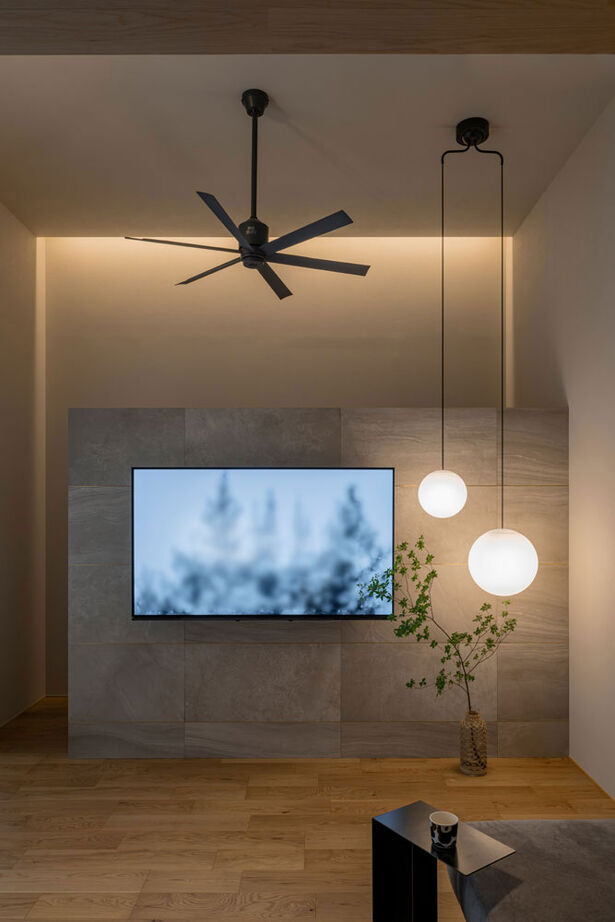 グランハウス 一級建築士事務所 【2000万円台/平屋風/中庭/30坪台/間取り図】陰影や動線に美意識が宿る、コの字の邸宅。視線の抜けも圧巻の建築実例画像5