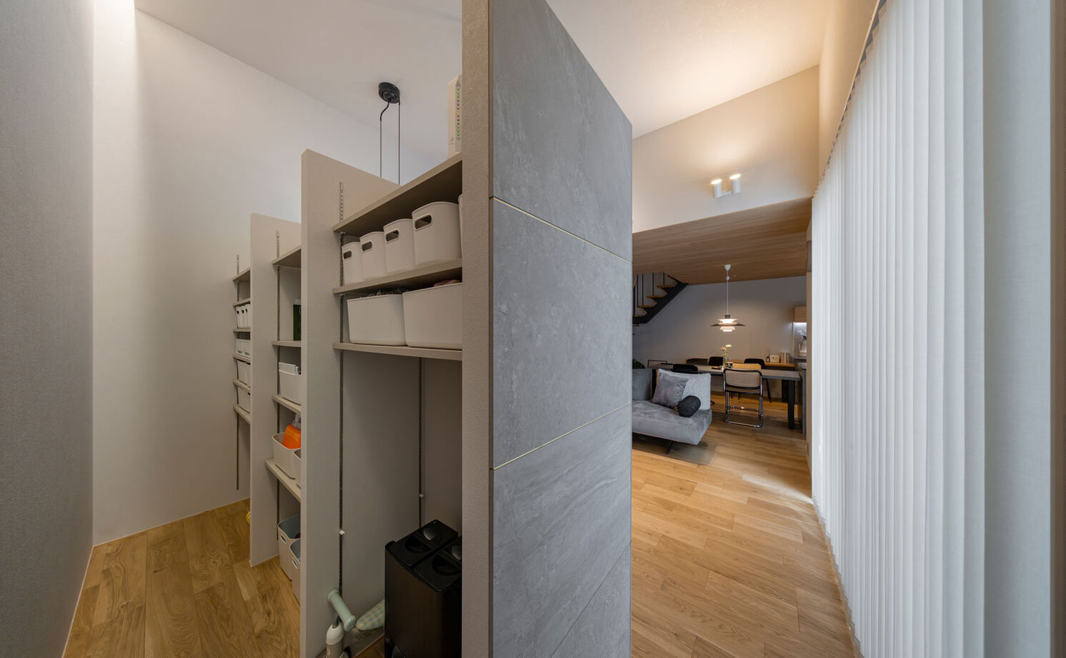 グランハウス 一級建築士事務所 【2000万円台/平屋風/中庭/30坪台/間取り図】陰影や動線に美意識が宿る、コの字の邸宅。視線の抜けも圧巻の建築実例画像6