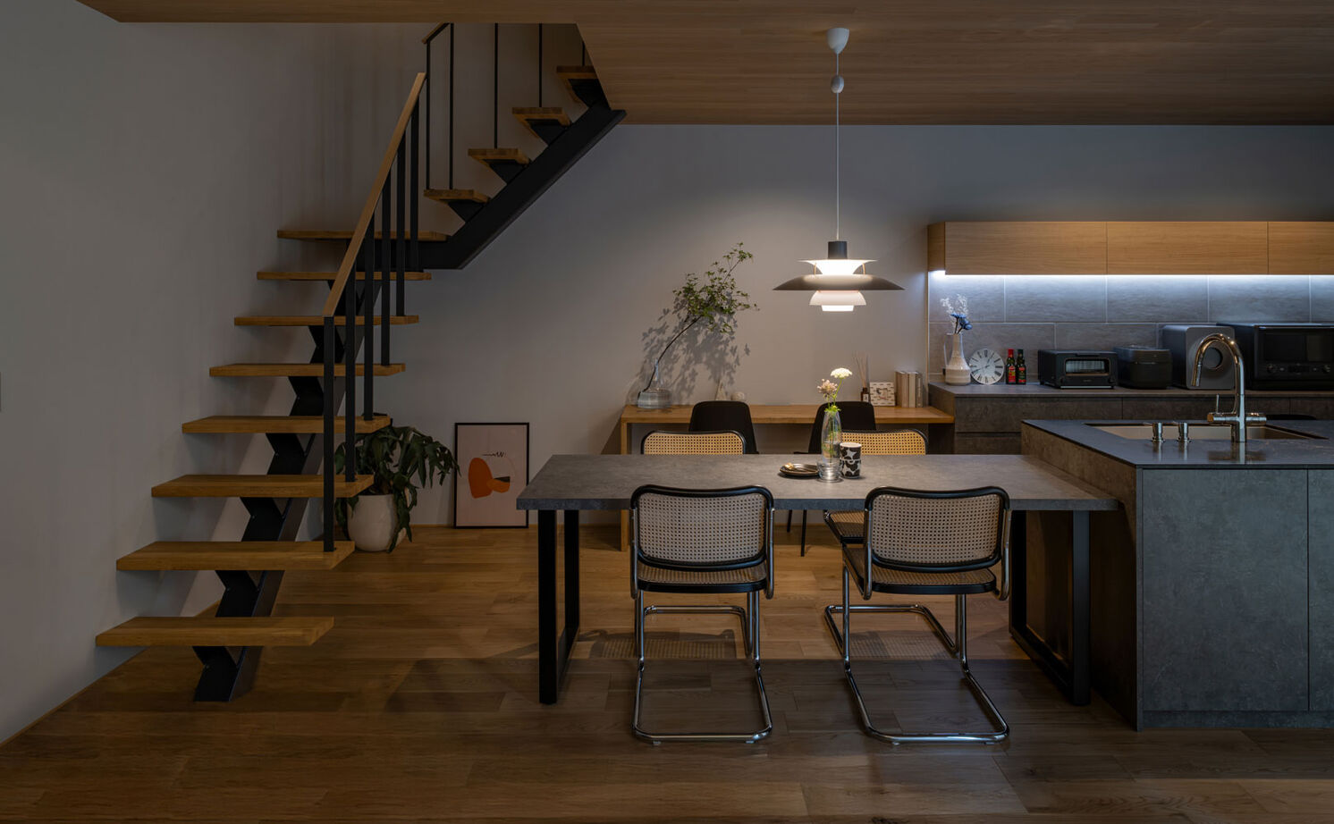 グランハウス 一級建築士事務所 【2000万円台/平屋風/中庭/30坪台/間取り図】陰影や動線に美意識が宿る、コの字の邸宅。視線の抜けも圧巻の建築実例画像7