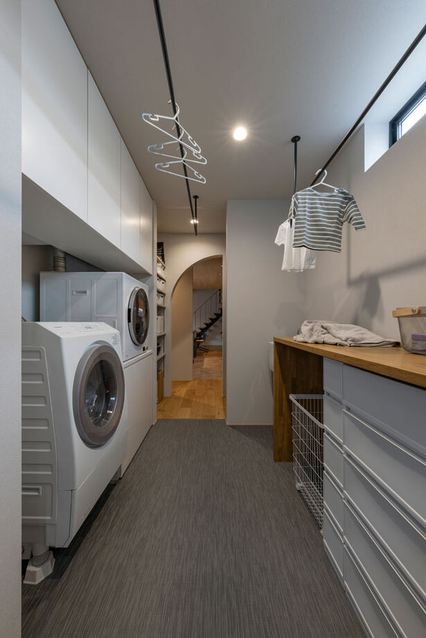 グランハウス 一級建築士事務所 【2000万円台/平屋風/中庭/30坪台/間取り図】陰影や動線に美意識が宿る、コの字の邸宅。視線の抜けも圧巻の建築実例画像8