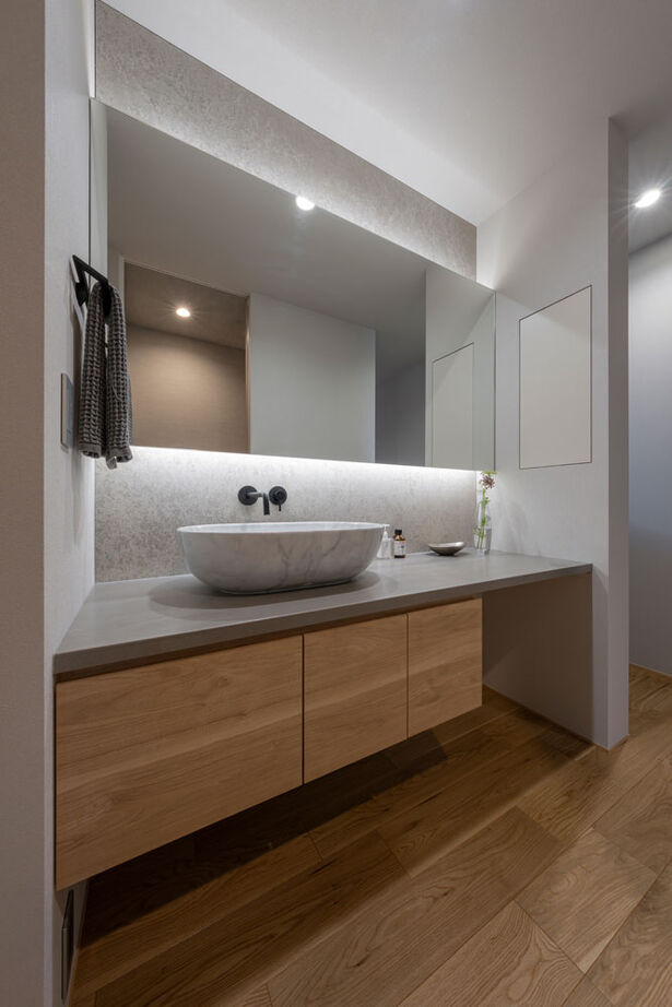 グランハウス 一級建築士事務所 【2000万円台/平屋風/中庭/30坪台/間取り図】陰影や動線に美意識が宿る、コの字の邸宅。視線の抜けも圧巻の建築実例画像9