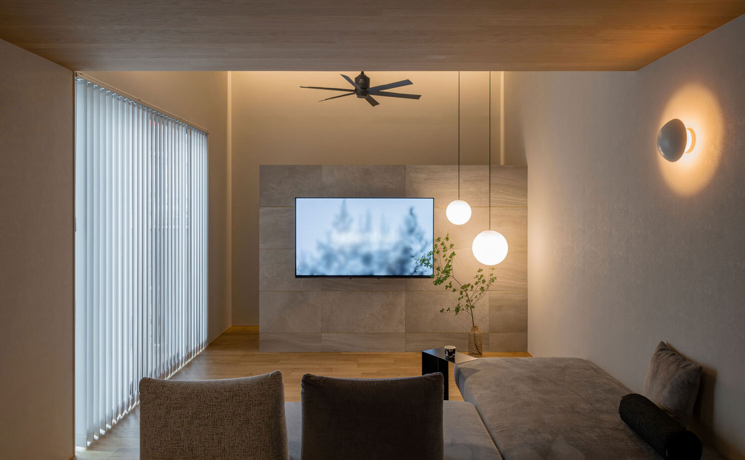 グランハウス 一級建築士事務所 【2000万円台/平屋風/中庭/30坪台/間取り図】陰影や動線に美意識が宿る、コの字の邸宅。視線の抜けも圧巻の建築実例画像11