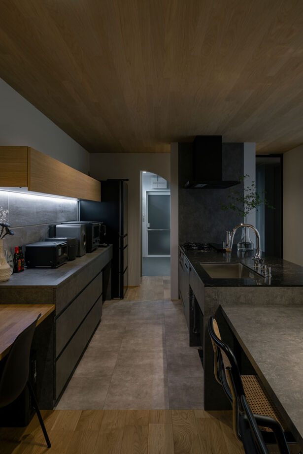 グランハウス 一級建築士事務所 【2000万円台/平屋風/中庭/30坪台/間取り図】陰影や動線に美意識が宿る、コの字の邸宅。視線の抜けも圧巻の建築実例画像12