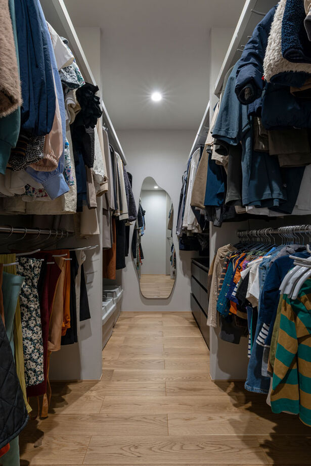 グランハウス 一級建築士事務所 【2000万円台/平屋風/中庭/30坪台/間取り図】陰影や動線に美意識が宿る、コの字の邸宅。視線の抜けも圧巻の建築実例画像14