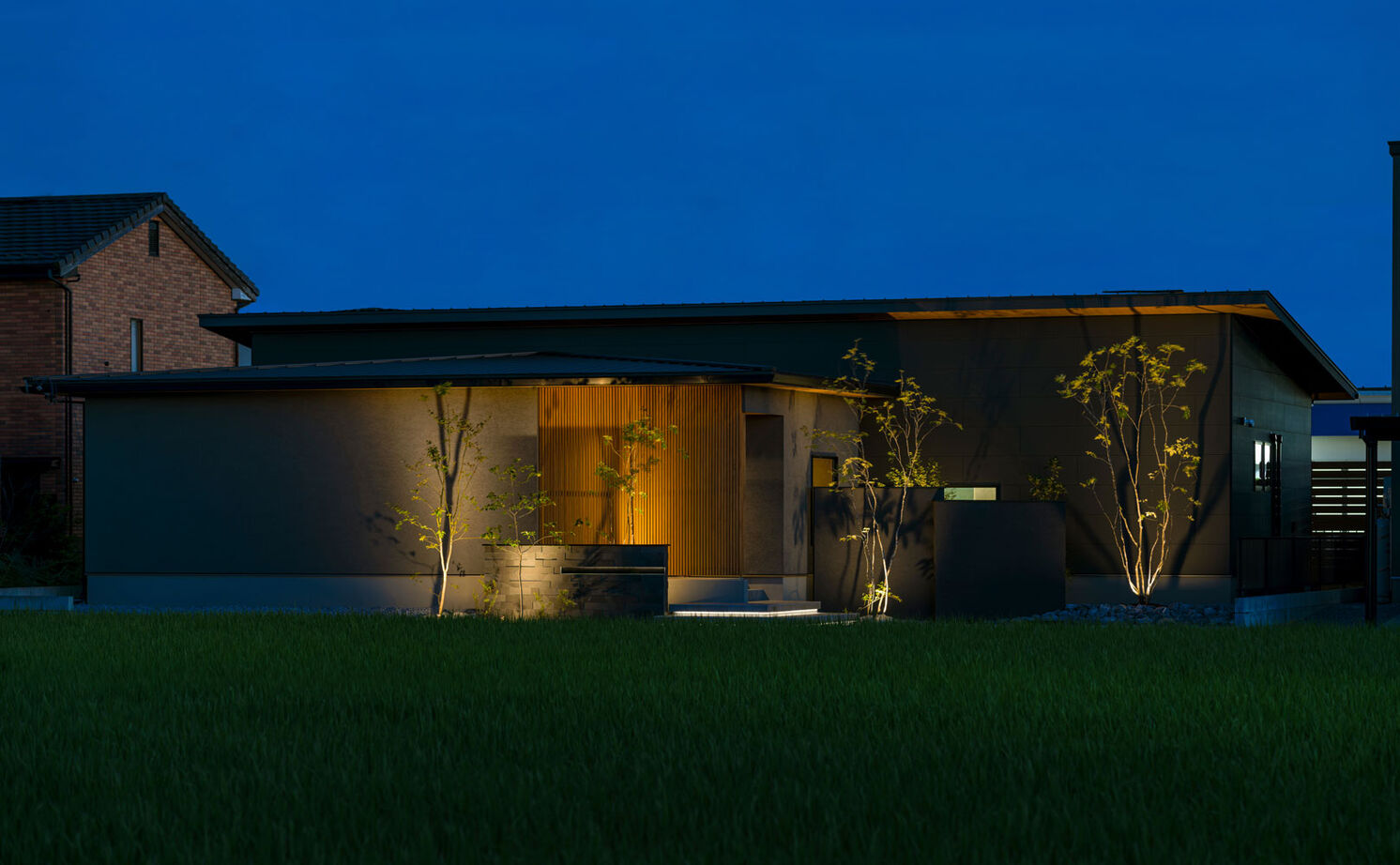 グランハウス 一級建築士事務所 【3000万円台/平屋/30坪台/間取り図】外との繋がりを生むオーセンティックな平屋。隠す収納で美しく暮らすの建築実例画像2