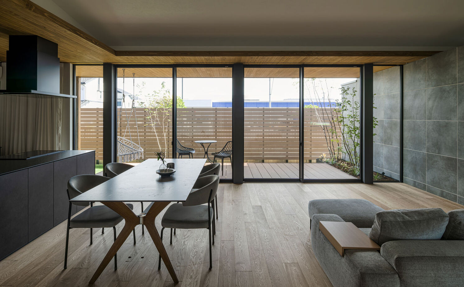 グランハウス 一級建築士事務所 【3000万円台/平屋/30坪台/間取り図】外との繋がりを生むオーセンティックな平屋。隠す収納で美しく暮らすの建築実例画像4