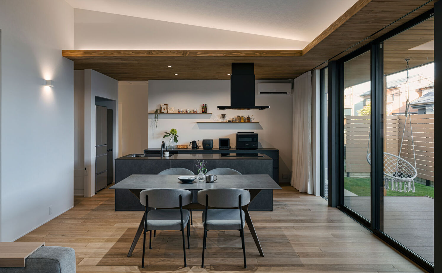 グランハウス 一級建築士事務所 【3000万円台/平屋/30坪台/間取り図】外との繋がりを生むオーセンティックな平屋。隠す収納で美しく暮らすの建築実例画像7