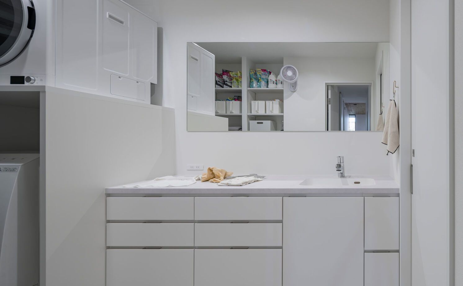 グランハウス 一級建築士事務所 【3000万円台/平屋/30坪台/間取り図】外との繋がりを生むオーセンティックな平屋。隠す収納で美しく暮らすの建築実例画像12