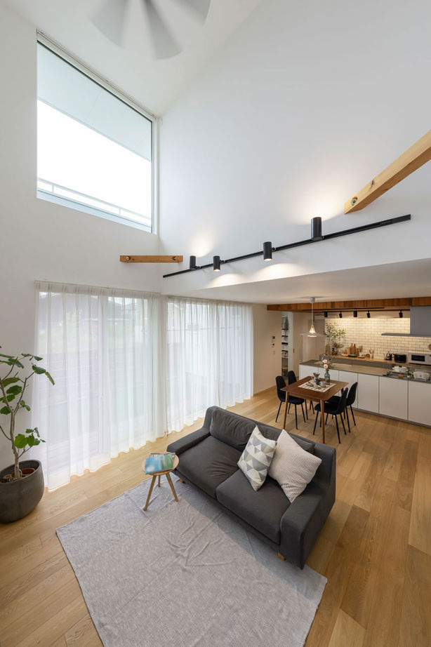 グランハウス 一級建築士事務所 【2000万円台/30坪台/3LDK/間取り図】吹抜けと直感的に片付く収納がうれしい。可愛いを加えたシンプルな家の建築実例画像2