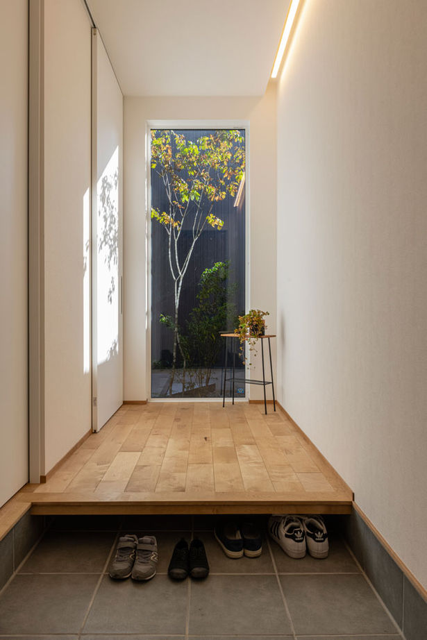 グランハウス 一級建築士事務所 【2000万円台/ビルトインガレージ/中庭/間取り図】吹抜けから自然光と気配が広がるバイクガレージのある家の建築実例画像6