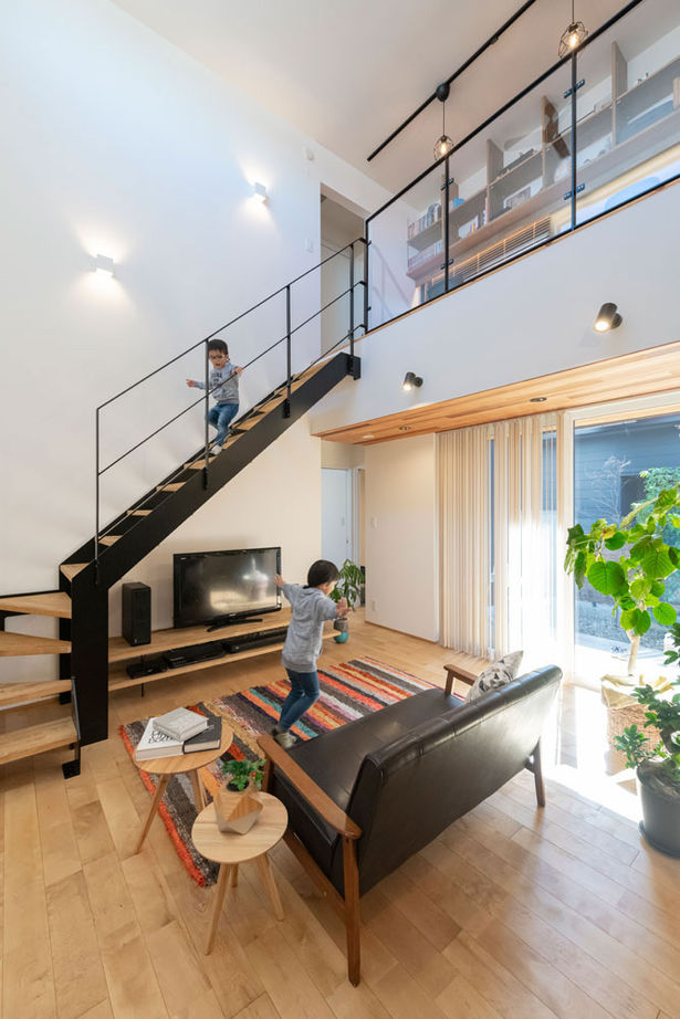 グランハウス 一級建築士事務所 【2000万円台/ビルトインガレージ/中庭/間取り図】吹抜けから自然光と気配が広がるバイクガレージのある家の建築実例画像7