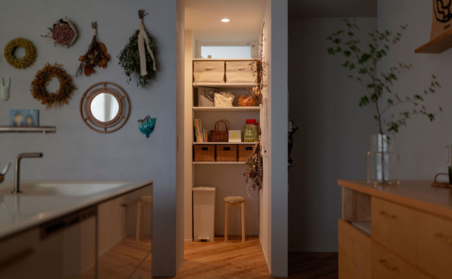 グランハウス 一級建築士事務所 【平屋/への字/北欧】大人のスカンジナビアンスタイルを満喫。への字を描く平屋は、家族の距離感が心地いいの建築実例画像9