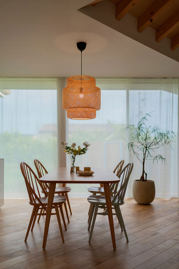 グランハウス 一級建築士事務所 【平屋/への字/北欧】大人のスカンジナビアンスタイルを満喫。への字を描く平屋は、家族の距離感が心地いいの建築実例画像18