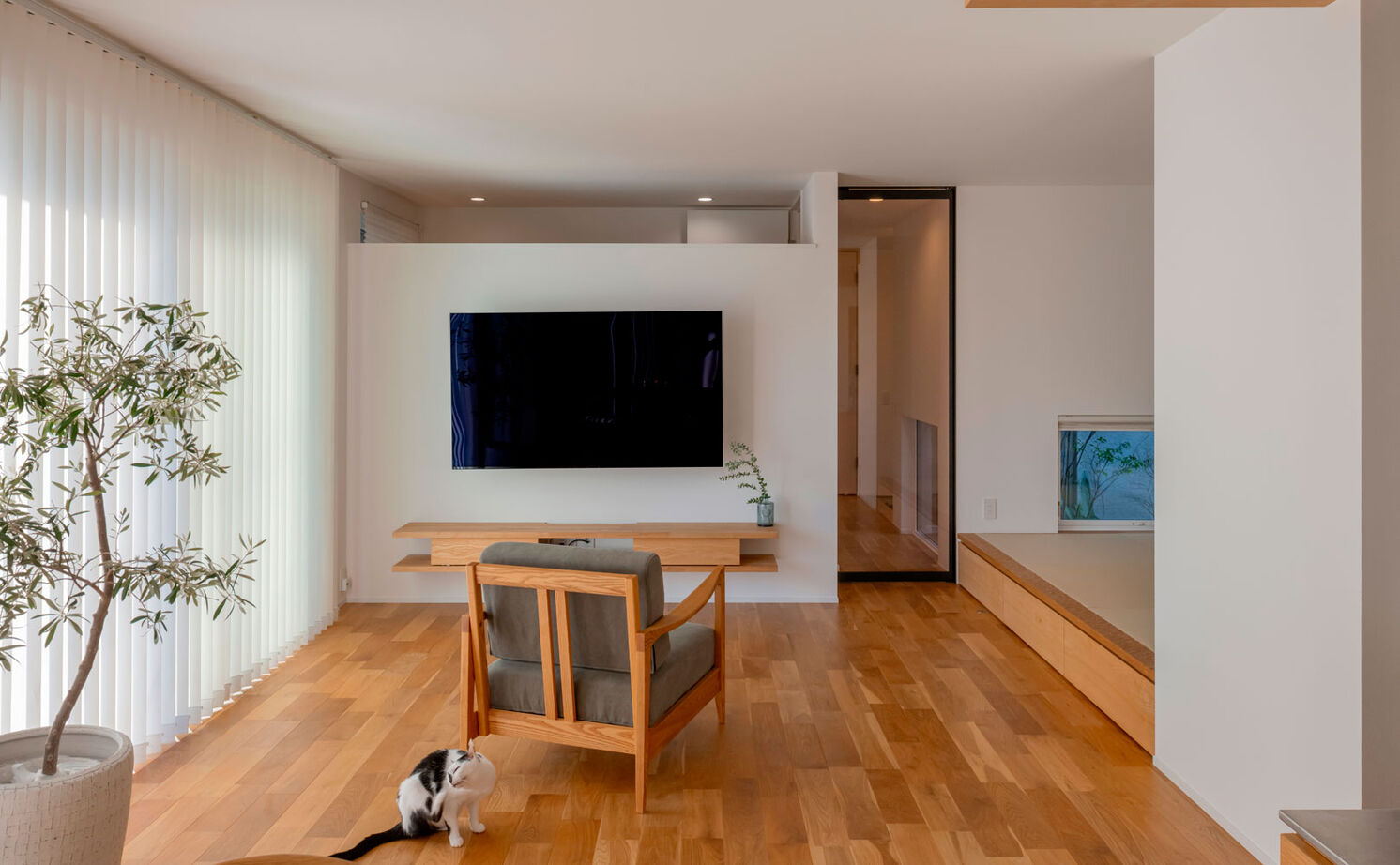 グランハウス 一級建築士事務所 【2000万円台/平屋/4LDK/間取り図】夕暮れに映える瓦屋根の平屋。和を醸すデザインと家事ラクを32坪に凝縮の建築実例画像6