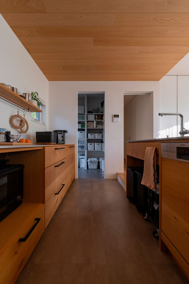 グランハウス 一級建築士事務所 【2000万円台/平屋/4LDK/間取り図】夕暮れに映える瓦屋根の平屋。和を醸すデザインと家事ラクを32坪に凝縮の建築実例画像9