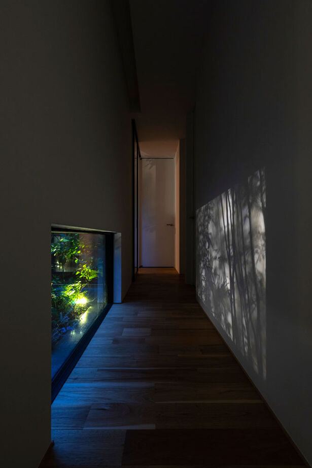 グランハウス 一級建築士事務所 【2000万円台/平屋/ロの字/中庭】街並みに溶け合う、美術館のような平屋。LDKには宙に浮かぶ“格子の箱”がの建築実例画像9