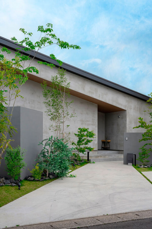 グランハウス 一級建築士事務所 【2000万円台/平屋/ロの字/中庭】街並みに溶け合う、美術館のような平屋。LDKには宙に浮かぶ“格子の箱”がの建築実例画像10