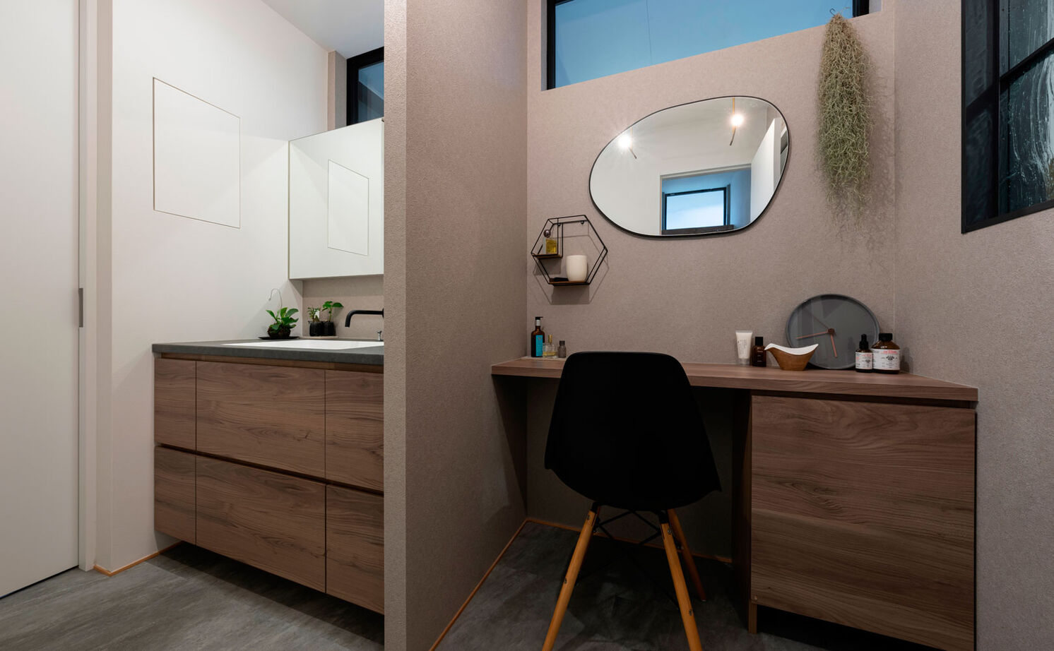 グランハウス 一級建築士事務所 【2000万円台/平屋/ロの字/中庭】街並みに溶け合う、美術館のような平屋。LDKには宙に浮かぶ“格子の箱”がの建築実例画像11