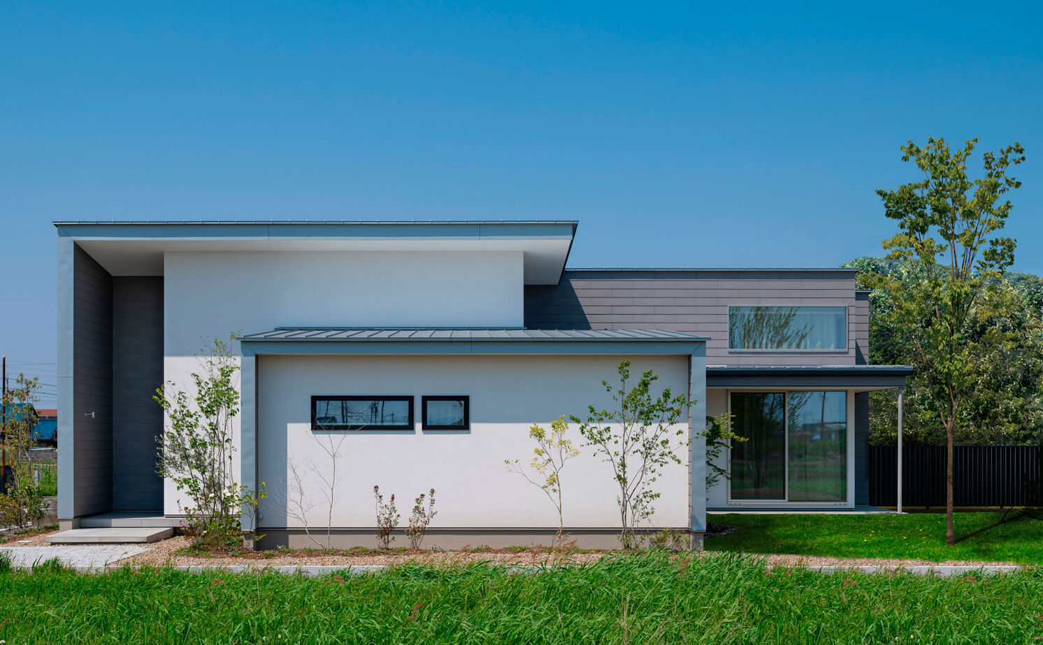 グランハウス 一級建築士事務所 【3000万円台/平屋/30坪台/間取り図】柔らかなRを描く天井やらせん階段。上品で美しい平屋に家事ラクを内包の建築実例画像2