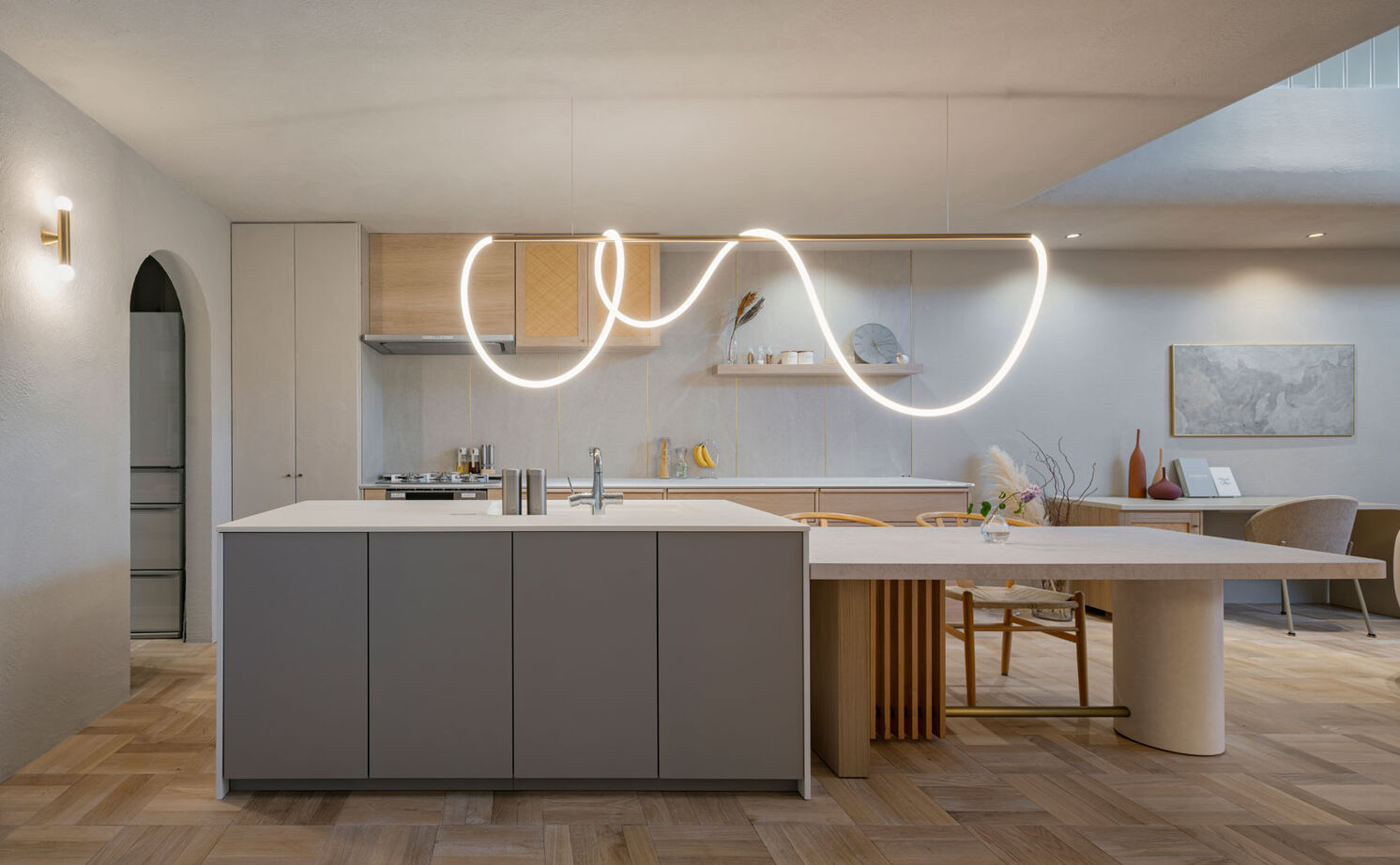 グランハウス 一級建築士事務所 【3000万円台/平屋/30坪台/間取り図】柔らかなRを描く天井やらせん階段。上品で美しい平屋に家事ラクを内包の建築実例画像3