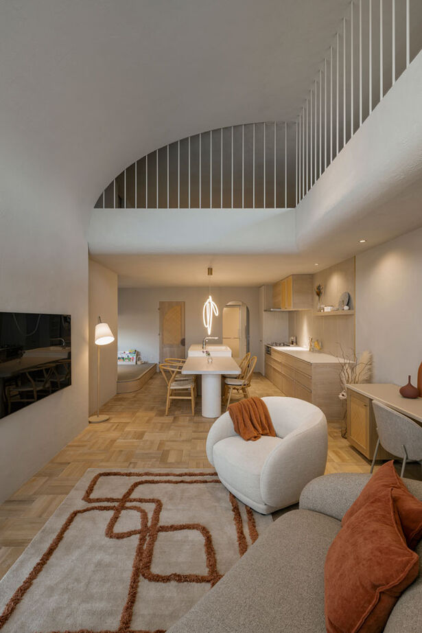 グランハウス 一級建築士事務所 【3000万円台/平屋/30坪台/間取り図】柔らかなRを描く天井やらせん階段。上品で美しい平屋に家事ラクを内包の建築実例画像4