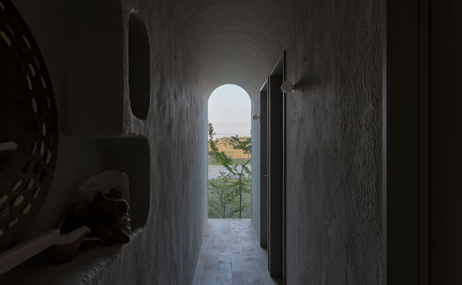 グランハウス 一級建築士事務所 【3000万円台/平屋/30坪台/間取り図】柔らかなRを描く天井やらせん階段。上品で美しい平屋に家事ラクを内包の建築実例画像6