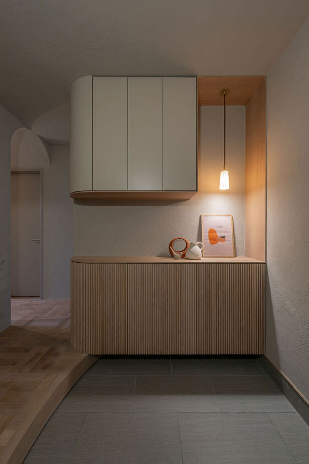 グランハウス 一級建築士事務所 【3000万円台/平屋/30坪台/間取り図】柔らかなRを描く天井やらせん階段。上品で美しい平屋に家事ラクを内包の建築実例画像8