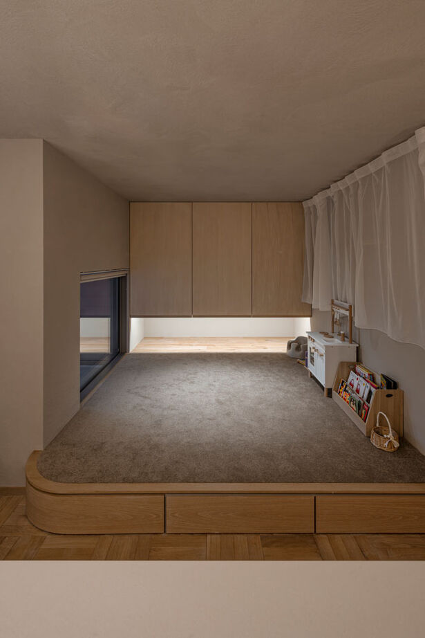 グランハウス 一級建築士事務所 【3000万円台/平屋/30坪台/間取り図】柔らかなRを描く天井やらせん階段。上品で美しい平屋に家事ラクを内包の建築実例画像9