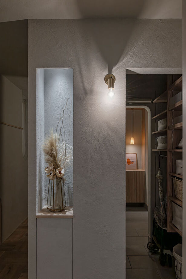 グランハウス 一級建築士事務所 【3000万円台/平屋/30坪台/間取り図】柔らかなRを描く天井やらせん階段。上品で美しい平屋に家事ラクを内包の建築実例画像13