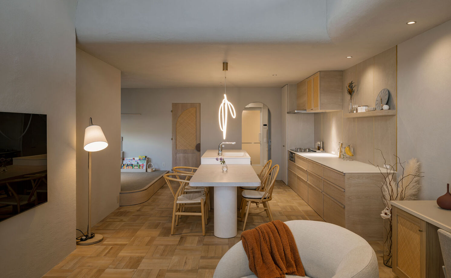 グランハウス 一級建築士事務所 【3000万円台/平屋/30坪台/間取り図】柔らかなRを描く天井やらせん階段。上品で美しい平屋に家事ラクを内包の建築実例画像16