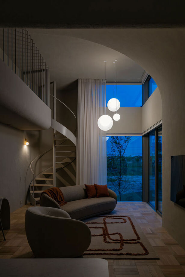 グランハウス 一級建築士事務所 【3000万円台/平屋/30坪台/間取り図】柔らかなRを描く天井やらせん階段。上品で美しい平屋に家事ラクを内包の建築実例画像19