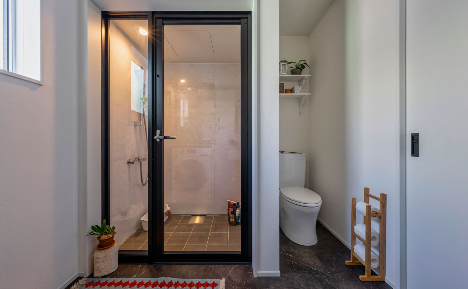 グランハウス 一級建築士事務所 【1000万円台/平屋/10坪台/間取り図】フィンランドに迷い込んだよう。北欧スタイルを楽しむ10坪の赤い平屋の建築実例画像10