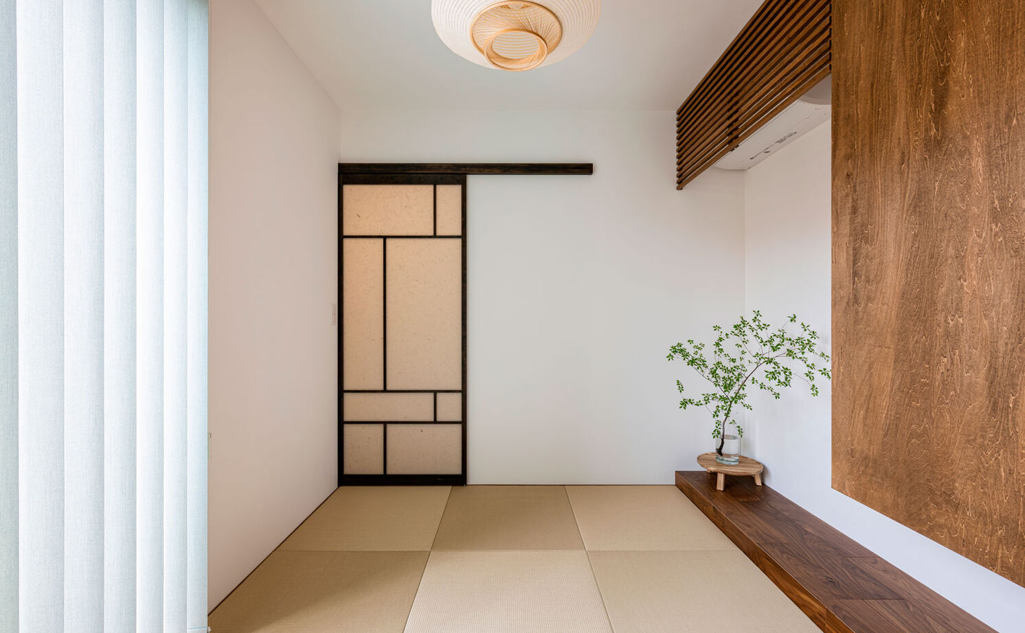 グランハウス 一級建築士事務所 【2000万円台/平屋/30坪台/間取り図】変形地を魅力に変えた、5LDKの平屋。曲線を描く石壁にゲストも驚く！の建築実例画像7