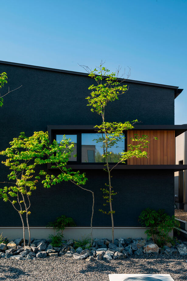 グランハウス 一級建築士事務所 【2000万円台/平屋/30坪台/間取り図】変形地を魅力に変えた、5LDKの平屋。曲線を描く石壁にゲストも驚く！の建築実例画像11